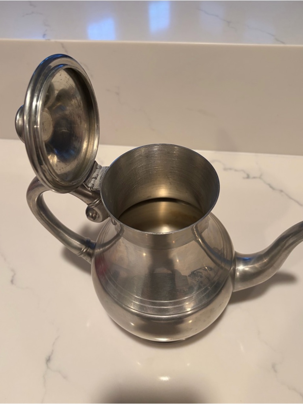 Classic Silver-Tone Metal Coffee/Tea Pot – Polished Silver Finish - Picture 3 of 7